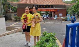 送考家长不宜穿的颜色